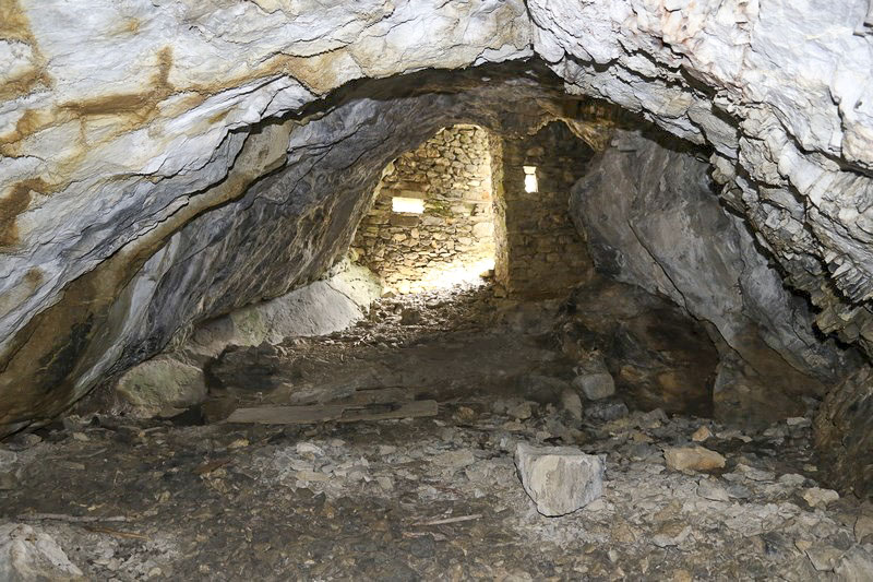 Ligne Maginot - BONNENUIT 1 - (Blockhaus pour arme infanterie) - Vaste caverne derrière le bloc