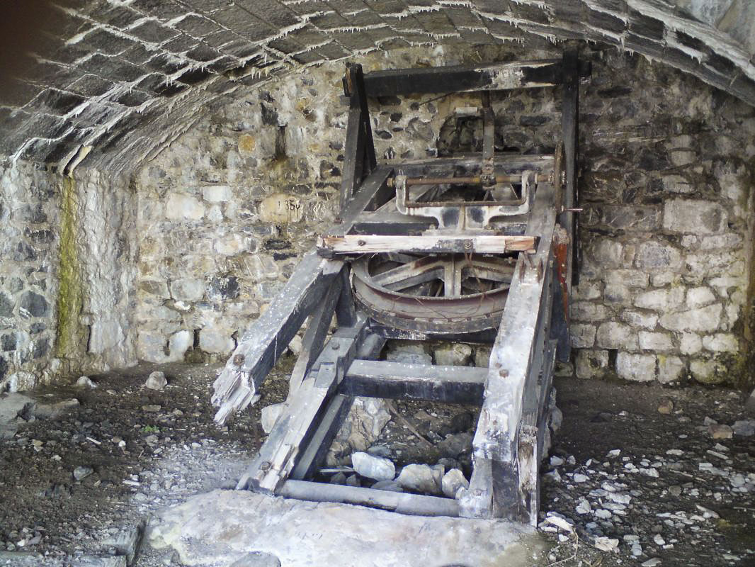 Ligne Maginot - TELEGRAPHE - BERWICK - (Position d'artillerie préparée) - La machinerie haute du téléphérique 