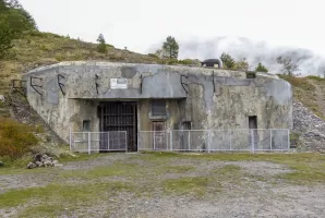 Ligne Maginot - SAINT OURS HAUT (SOH) - (Ouvrage d'artillerie) - Bloc 1
L'entrée de l'ouvrage
Vue de la façade avec les travaux de maçonnerie - septembre 2021 - en attente des travaux de dérouillage et peinture des parties métalliques.