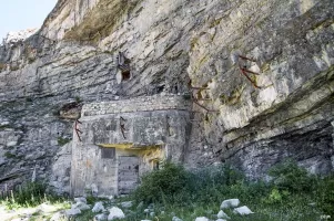 Ligne Maginot - LES AITTES - (Ouvrage d'infanterie) - Bloc 1
Les supports d'antenne radio sont également sur la paroi rocheuse