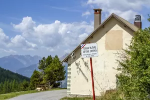 Ligne Maginot - MONTGENEVRE - CLOT ENJAIME - (PC de Sous-Quartier) - Le poste est toujours utilisé par le 7e BCA