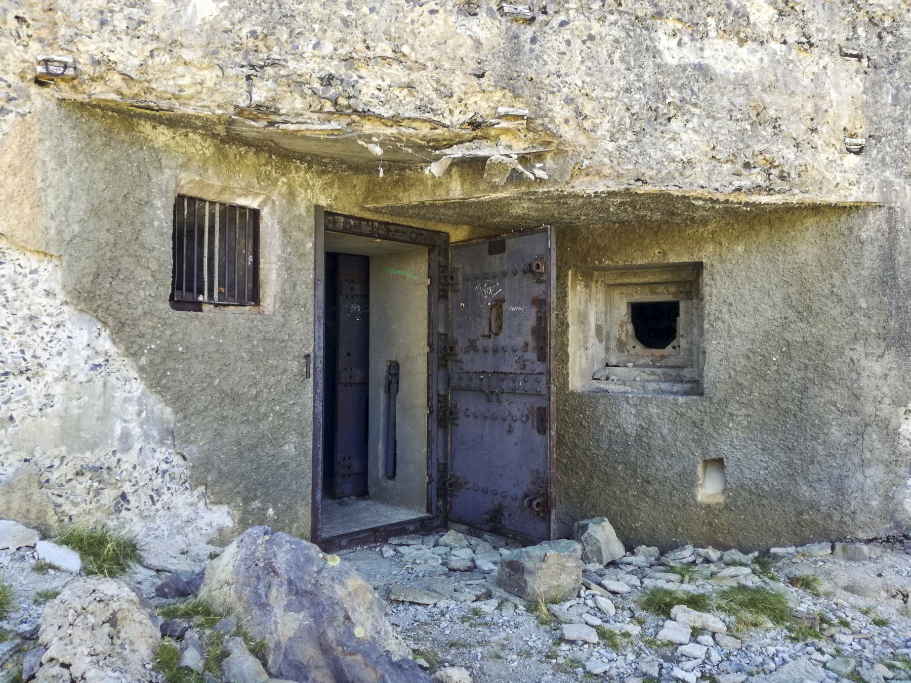 Ligne Maginot - COL DE GRANON - (Ouvrage d'infanterie) - Le bloc 1 
L'entrée de l'ouvrage