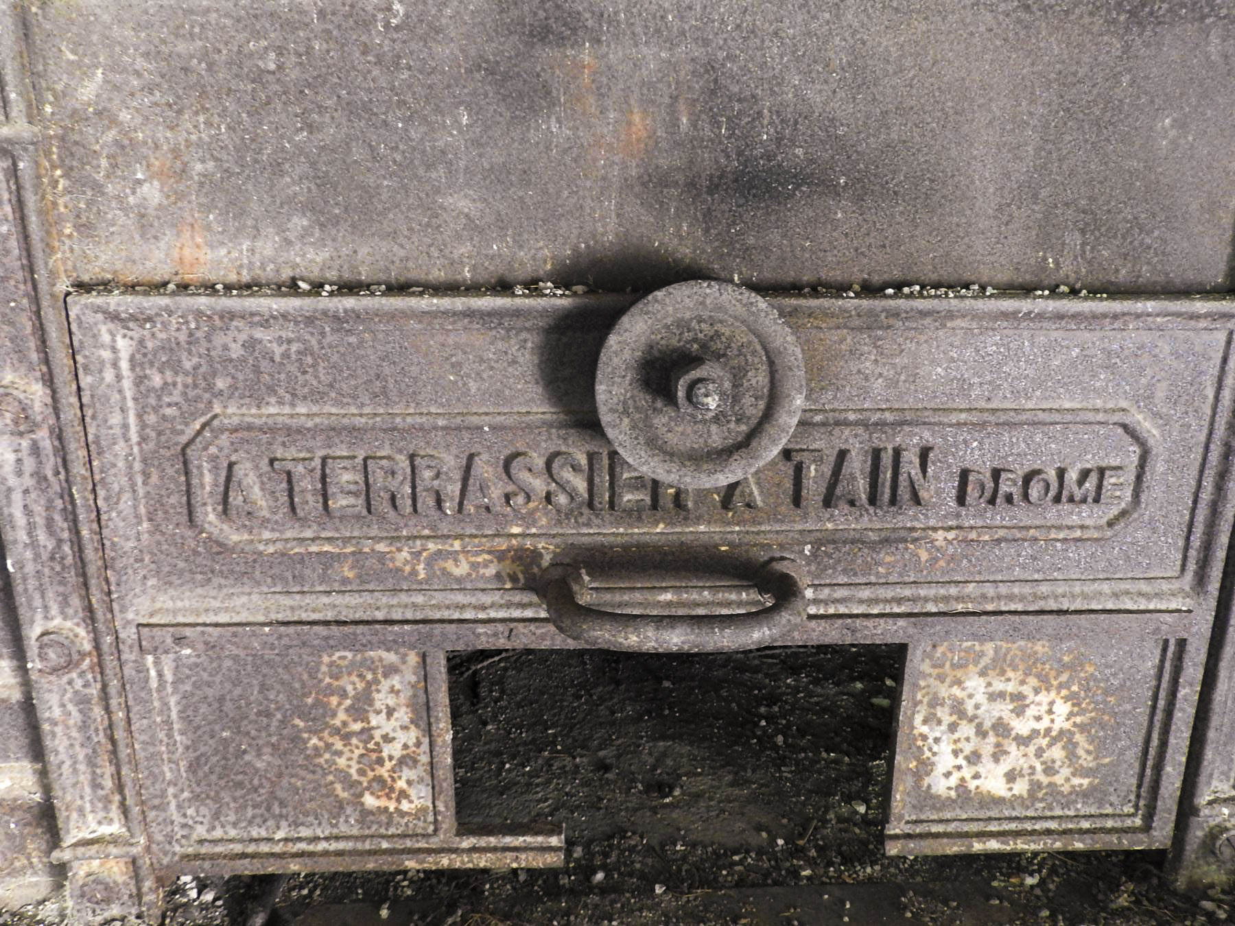 Ligne Maginot - LA LAUZETTE CENTRE (3° BIE / 154° RAP) - (Position d'artillerie préparée) - La plaque frontale du four à pain avec le nom du fabriquant.
