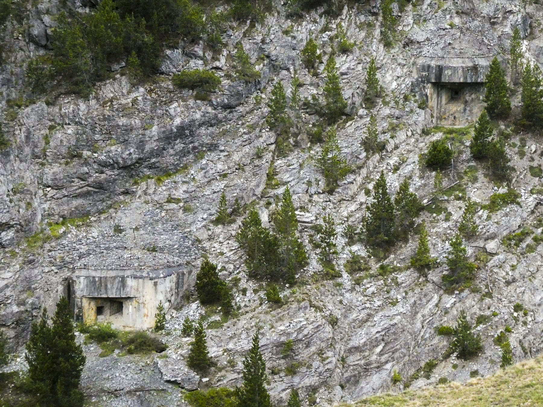 Ligne Maginot - LES AITTES - (Ouvrage d'infanterie) - Bloc 4 (en bas) et 3.