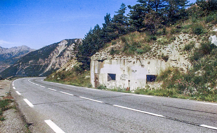 Ligne Maginot - MONTGENEVRE (BARRAGE RAPIDE) - (Blockhaus pour arme infanterie) - Vue extérieure