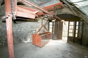 Ligne Maginot - TOURNOUX - BATTERIE XII - (Position d'artillerie préparée) - La recette haute du téléphérique de la batterie.
Installation faite après guerre.