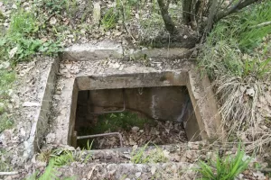 Ligne Maginot - GRAND WOLFSCHACHEN - (Observatoire d'artillerie) - On peut remarquer que la guérite a été récupérée peu avant le passage du photographe.