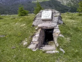 Ligne Maginot - SUD DE RESTEFOND (1° BIE 93° RAM) - (Position d'artillerie préparée) - A proximité des coordonné GPS, il y a un attroupement de tentes Marabout et ce vestige