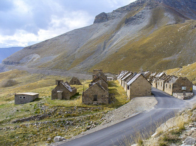 Ligne Maginot - FOURCHES - (Casernement) - 