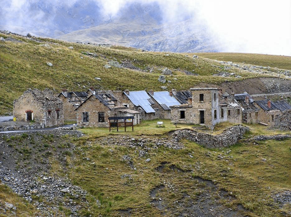 Ligne Maginot - FOURCHES - (Casernement) - 