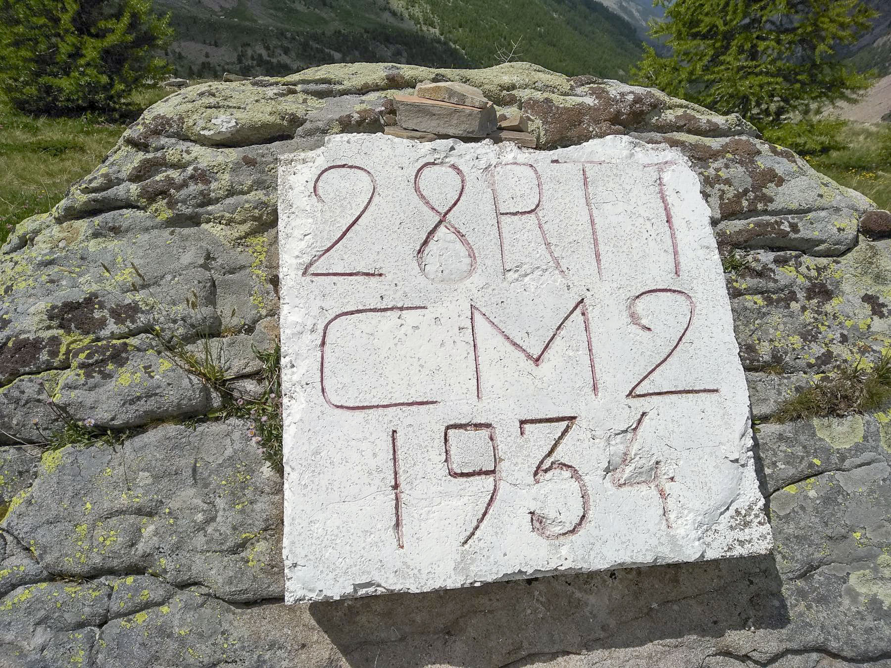 Ligne Maginot - SUD DE RESTEFOND (1° BIE 93° RAM) - (Position d'artillerie préparée) - A proximité des coordonné GPS, il y a un attroupement de tentes Marabout et ce vestige