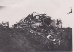 Ligne Maginot - PONT DE L'ILL - (DMP - Dispositif de Mine Permanent) - Le restaurant A l'arbre vert (aujourd'hui Auberge de l'Ill) soufflé par l'explosion du DMP
Photo prise après le départ des troupes françaises
