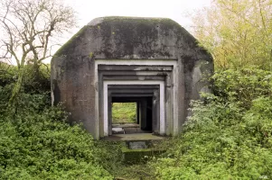 Ligne Maginot - A20BIS - B381 - FORT DE MAULDE - CASEMATE DE 155 - (Casemate d'artillerie) - L'imposante embrasure de l'unique casemate bétonnée pour canon de 155