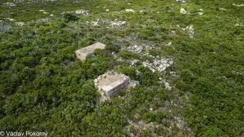 Ligne Maginot - MONTE CORBU 1 - (Blockhaus pour arme infanterie) - Le blockhaus avec l'abri derrière lui