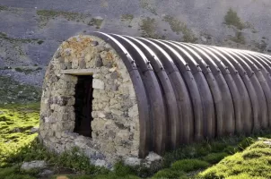 Ligne Maginot - Casernement du COL de la VALETTE - Abri construit en tole métro