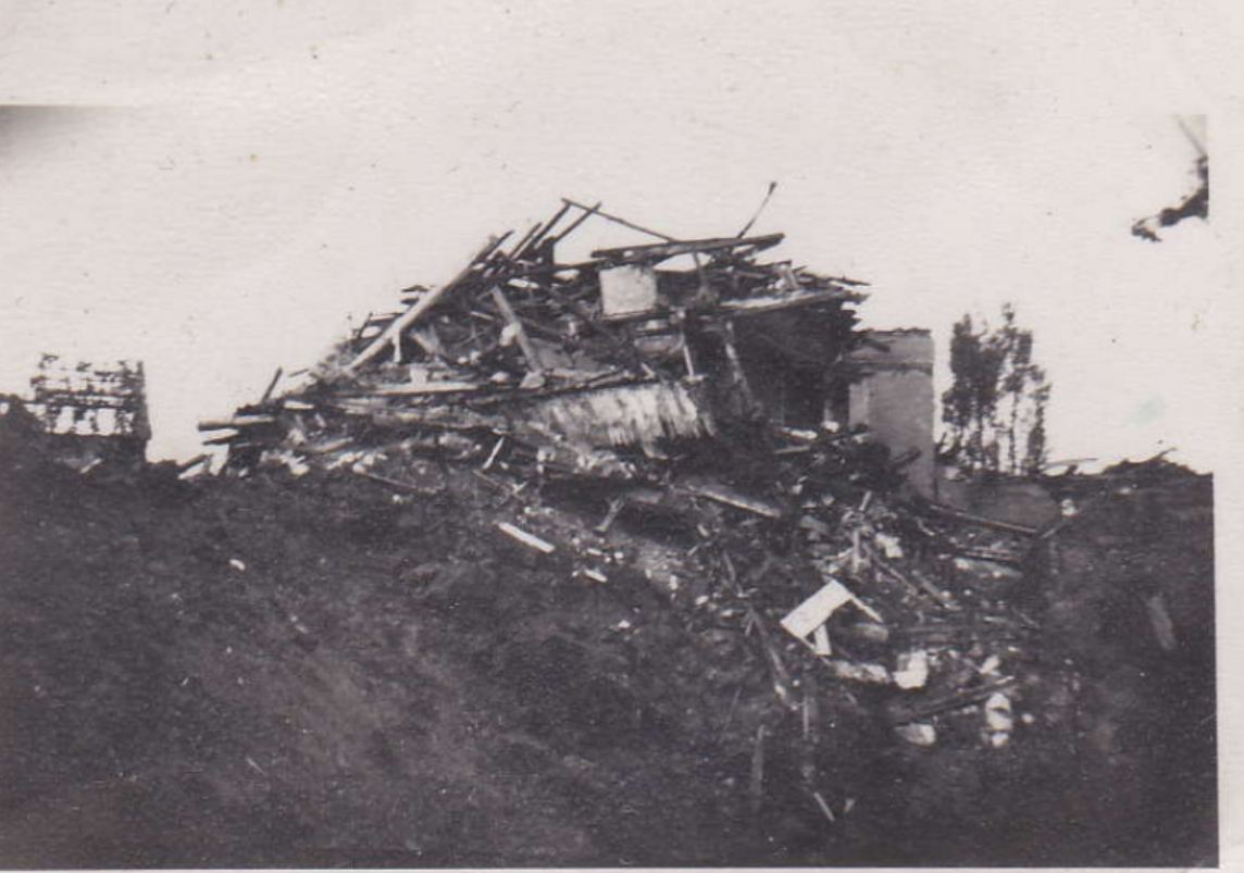 Ligne Maginot - PONT DE L'ILL - (DMP - Dispositif de Mine Permanent) - Le restaurant A l'arbre vert (aujourd'hui Auberge de l'Ill) soufflé par l'explosion du DMP
Photo prise après le départ des troupes françaises
