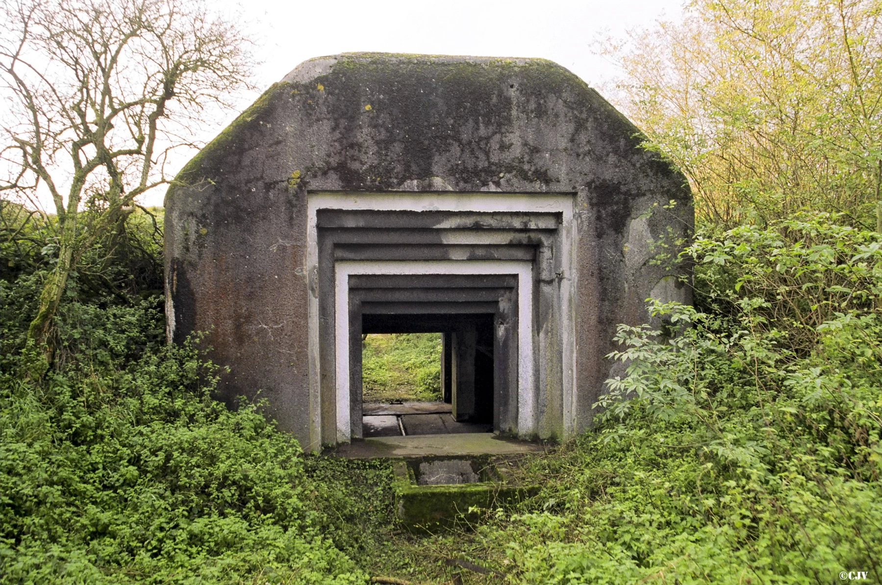 Ligne Maginot - A20BIS - B381 - FORT DE MAULDE - CASEMATE DE 155 - (Casemate d'artillerie) - L'imposante embrasure de l'unique casemate bétonnée pour canon de 155