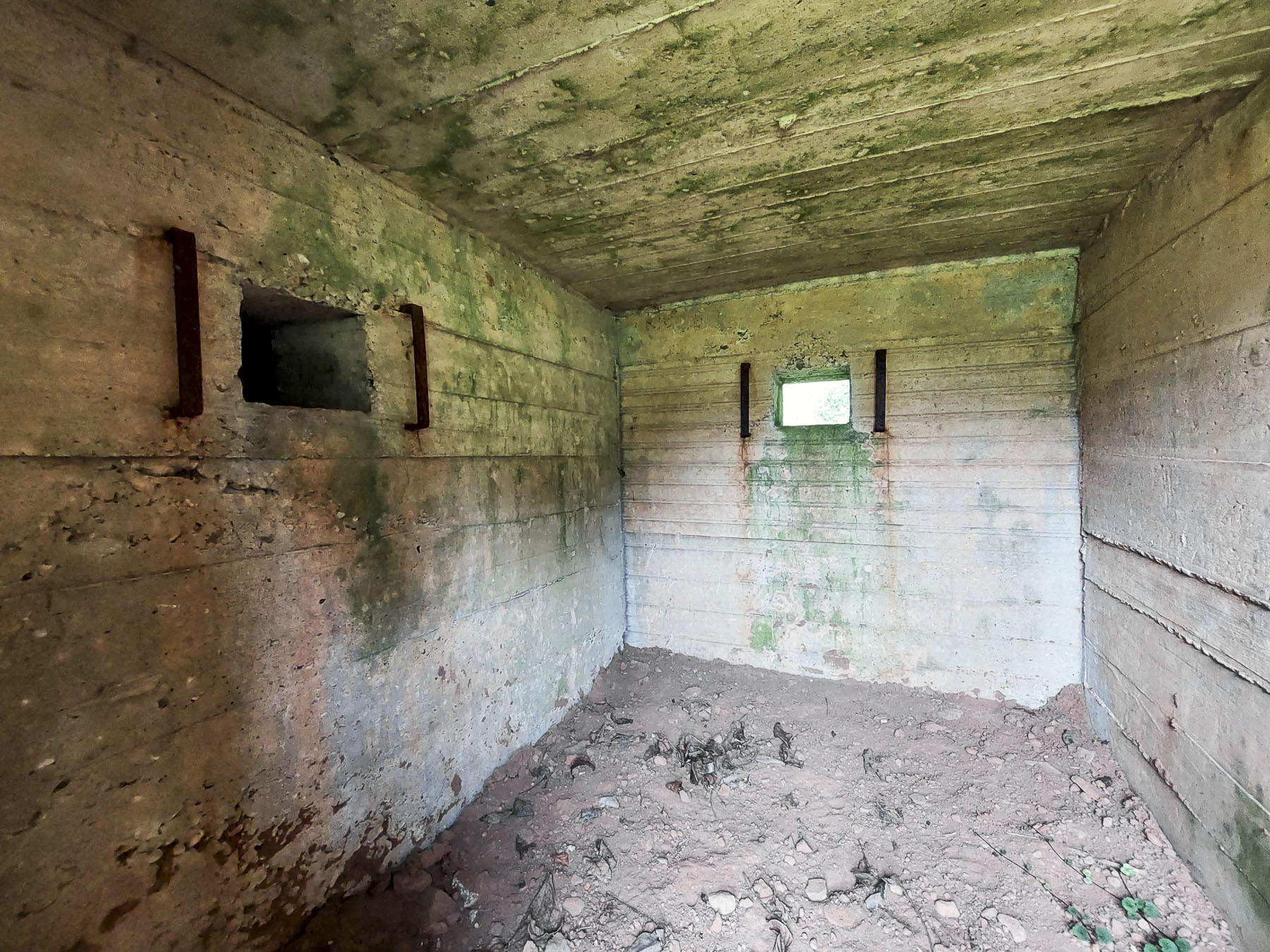 Ligne Maginot - NEUDOERFEL 2 - (Blockhaus pour arme infanterie) - Chambre de tir à deux créneaux