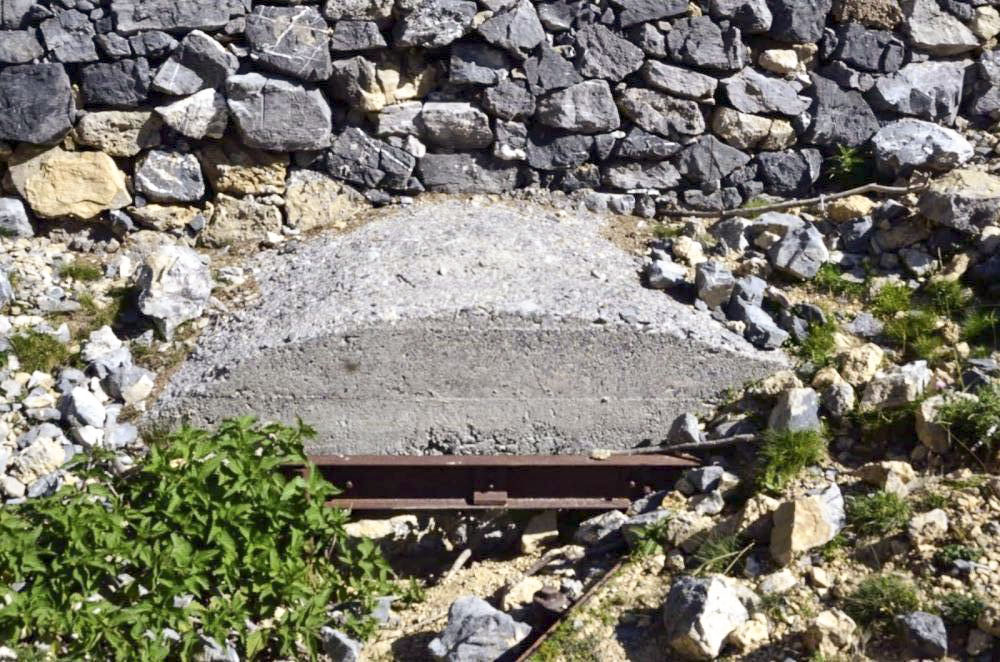 Ligne Maginot - COL DE LA VALETTE (V) - (Ouvrage d'infanterie) - Bloc 2
L'entrée est entièrement remblayée