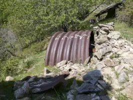 Ligne Maginot - CRÊTE DE TOUSSAINT - (Abri) - Environnement
Petit abri dans le hameau de Valabres.