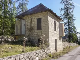 Ligne Maginot - GRANGES DE LA BRASQUE - CAMP DU TOURNAIRET - (Casernement) - Le bâtiment défensif