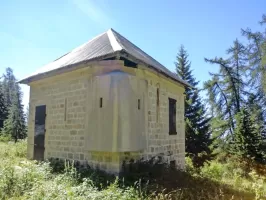 Ligne Maginot - GRANGES DE LA BRASQUE - CAMP DU TOURNAIRET - (Casernement) - Le bâtiment défensif