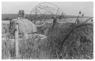 Ligne Maginot - Tourelle demontable mle 35/37 - Photo prise par les allemands
La tourelle avec la crinoline support de camouflage en arrière plan