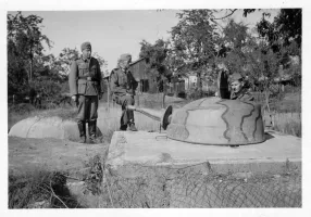 Ligne Maginot - Tourelle démontable pour mitrailleuse mle 35/37 - Une tourelle en place dans sa cuve bétonnée
Identification non connue