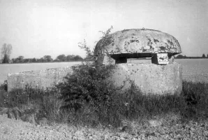 Ligne Maginot - Tourelle démontable modèles 1935 et 1937 (TDPM 35/37) - Emplacement non équipé doté d'une calotte de protection en béton