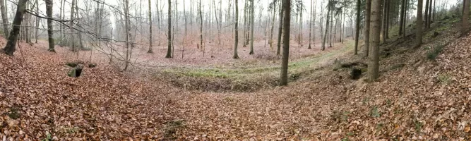 Ligne Maginot - SOUFFLENHEIM EST 1 et 2 - (Cuve pour arme d'infanterie) - Vue d'ensemble en panorama.
Les deux cuves Est 1 et Est 2 sont dos à dos.