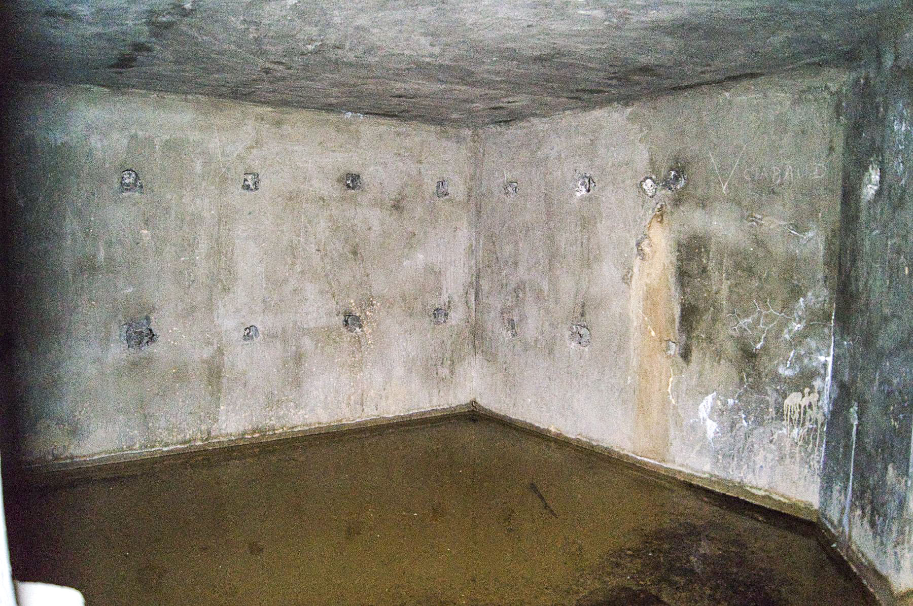 Ligne Maginot - O39 - LA BOLLINETTE - (Casemate d'infanterie - Simple) - Vue intérieur depuis le créneau FM.