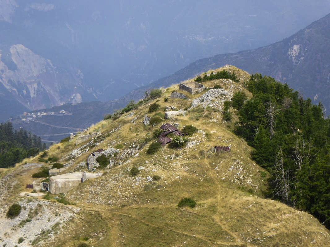 Ligne Maginot - CAIRE GROS annexe (Observatoire d'infanterie) - Le terrain de l’abri
L'observatoire est à droite