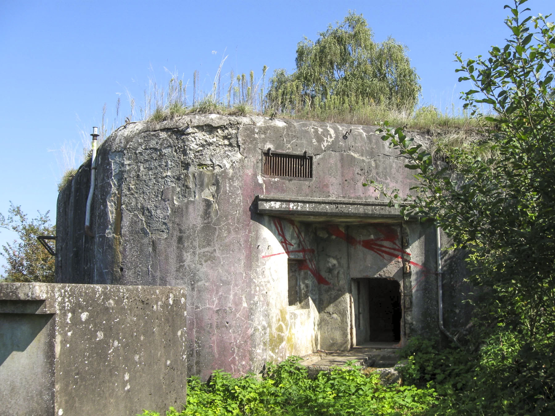 Ligne Maginot - 21/3 - TUILERIE D'EN HAUT - (Casemate d'infanterie - Double) - L’entrée et son créneau de défense FM