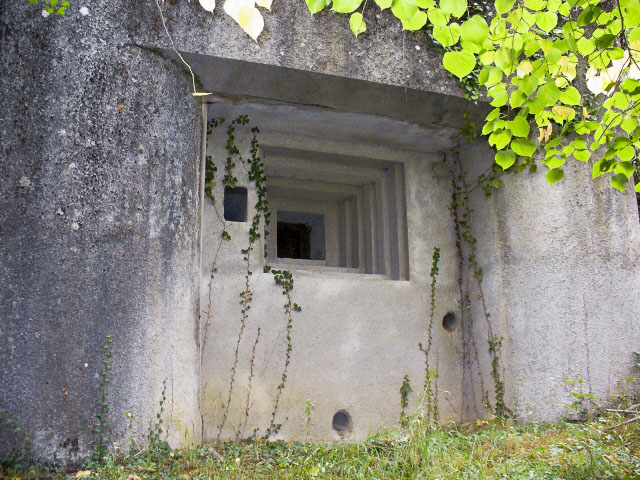 Ligne Maginot - O33 - BOLLENE Ouest - (Casemate d'infanterie) - Créneau pour mitrailleuse