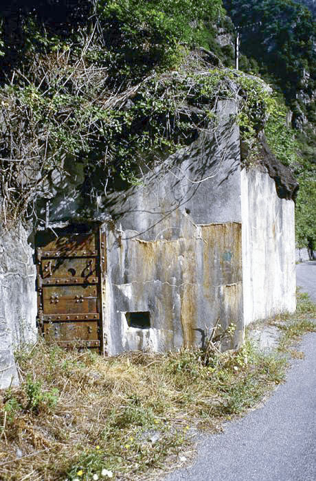 Ligne Maginot - VALABRES ANNEXE (OU SUD) (VA) - (Blockhaus pour arme infanterie) - L'entrée