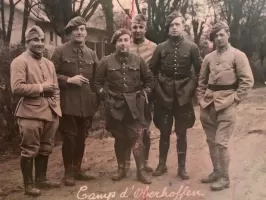 Ligne Maginot - OBERHOFFEN-SUR-MODER - (Camp de sureté) - Hommes du 23° RIF dans le camp d'Oberhoffen.
Le SC André Pilliez est le 5ème en partant de la gauche