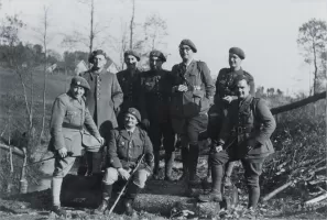 Ligne Maginot - 171° Régiment d'Infanterie de Forteresse (171° RIF) - au centre le cdt Tanguy, chef du 3e bataillon du 171e RIF entouré des officiers de son EM, en tournée d'inspection de leur quartier de Muespach