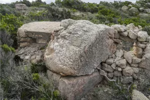 Ligne Maginot - ERBAIOLU 2 - (Blockhaus pour arme infanterie) - Notez la signature sur la pierre