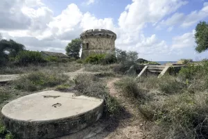 Ligne Maginot - CAPITELLO (BATTERIE DCA) - (Position d'artillerie préparée) - Embase pour projecteur (?)