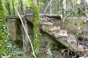 Ligne Maginot - BOIS DE BEUVEILLE - (Casernement) - Ruines du casernement