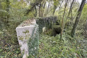 Ligne Maginot - RADBRUNNEN 2 - (Blockhaus pour canon) - Mur latéral nord avec l'entrée Nord