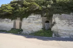 Ligne Maginot - MONTE LEONE OUEST - (Dépôt de Munitions) - Les deux entrées pour le personnel