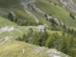 Ligne Maginot - BAISSE DE SAINT VERAN - (Ouvrage d'infanterie) - Vue d'ensemble du site de l'ouvrage
Le bloc 2 et des abris en tôle métro