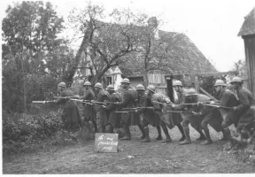 Ligne Maginot - 8° Bataillon de mitrailleurs (8° BM) - 1939_Soldat du 8°BM à Rixheim (68)