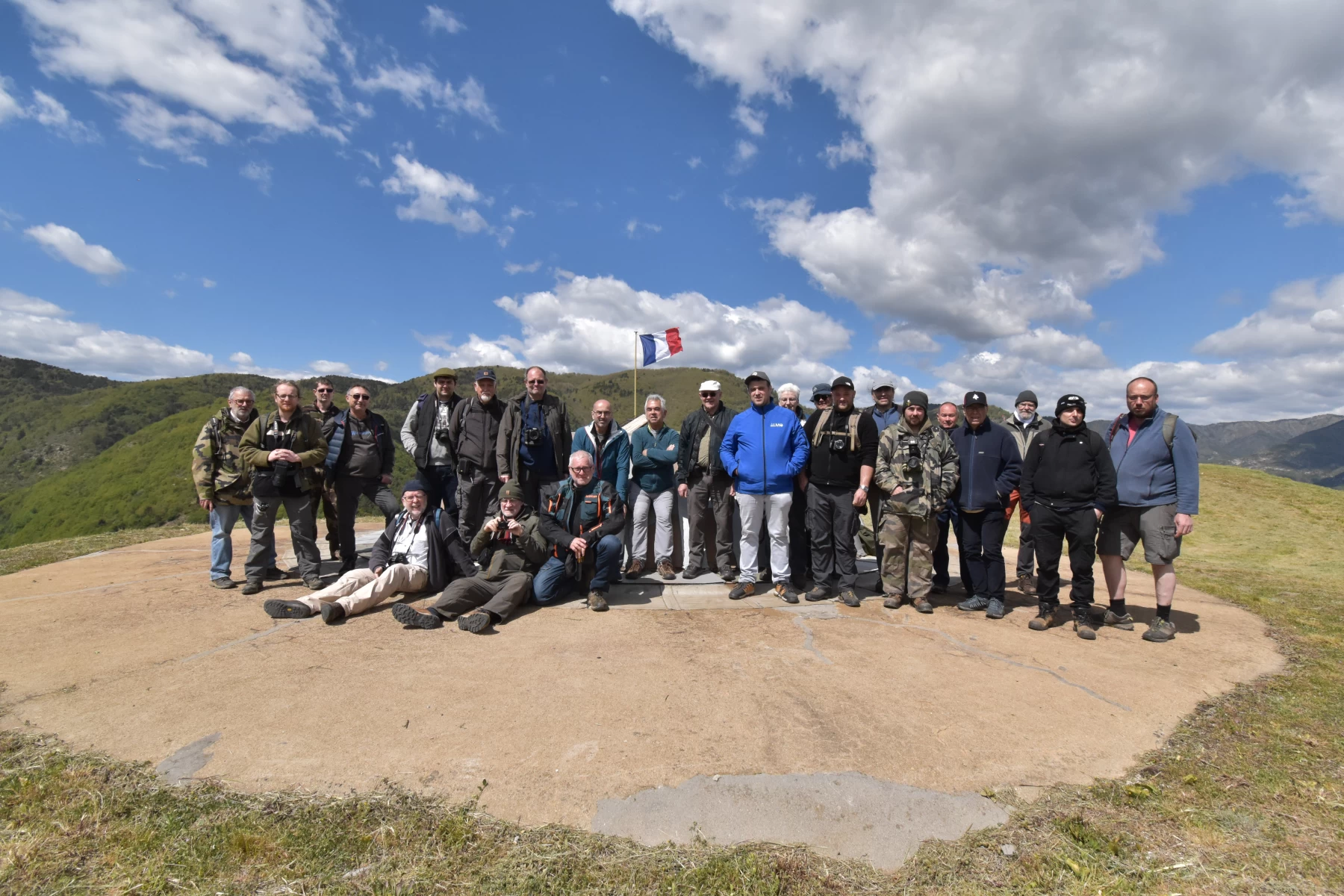 Ligne Maginot - La vie associative - Avril 2024 - Le groupe sur les dessus du Barbonnet