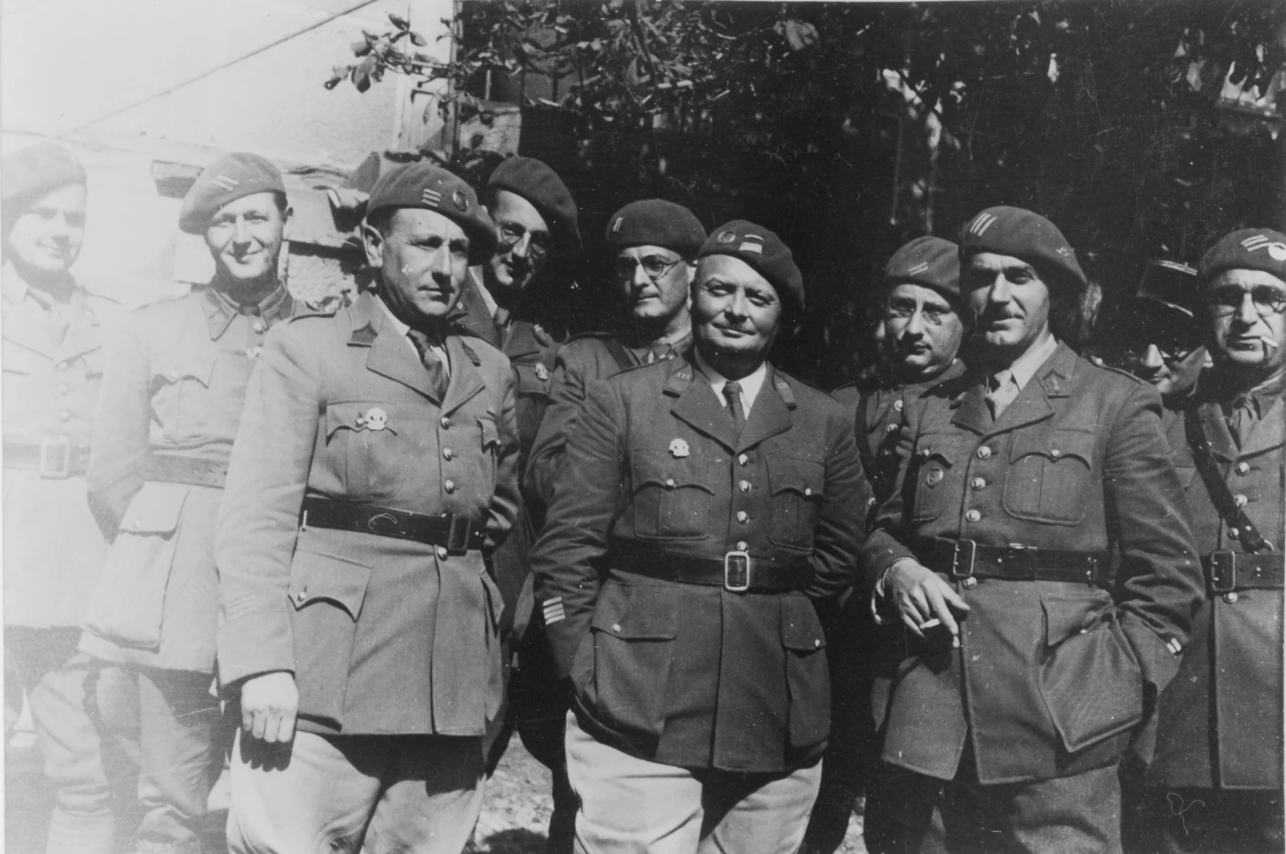 Ligne Maginot - 171° Régiment d'Infanterie de Forteresse (171° RIF) - Au centre le cdt Tanguy, chef du 3° bataillon du 171° RIF entouré des officiers de son EM, en tournée d'inspection de leur quartier de Muespach