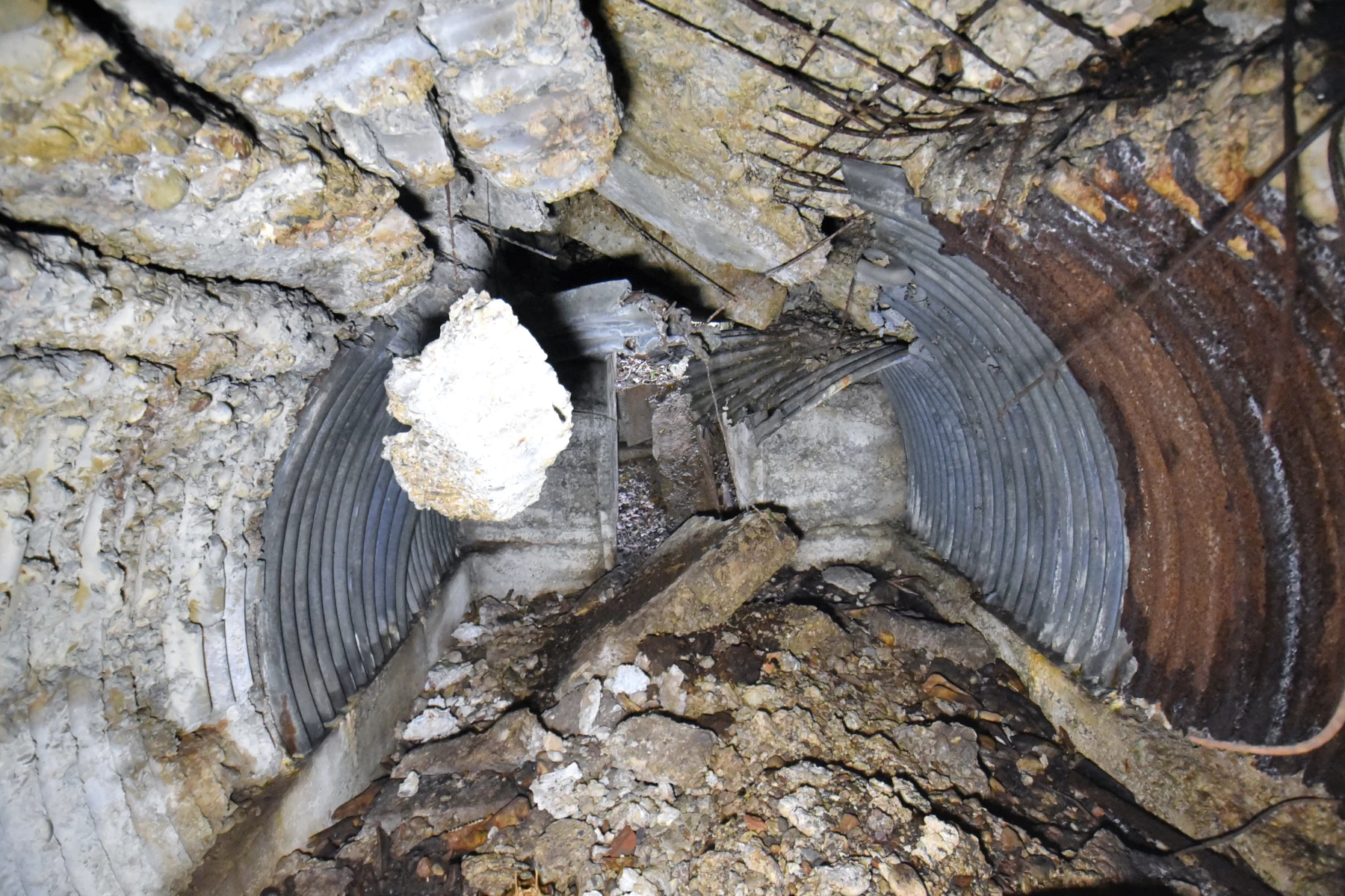 Ligne Maginot - RADBRUNNEN 2 - (Blockhaus pour canon) - Vue de l'abri vers l'entrée nord