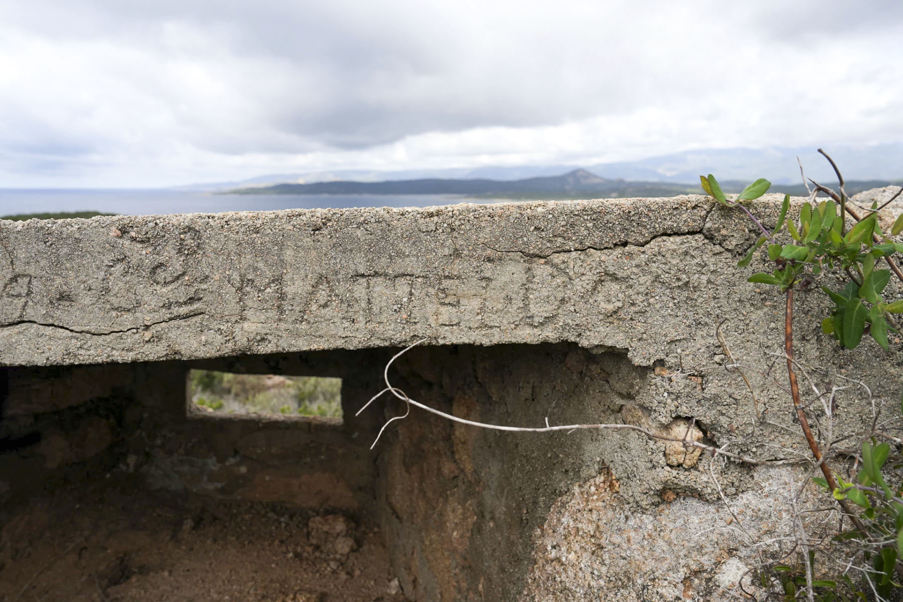 Ligne Maginot - ERBAIOLU 2 - (Blockhaus pour arme infanterie) - Inscription gravée dans le ciment : 'Souvenir 1939 Caporal(?) Mattei' 