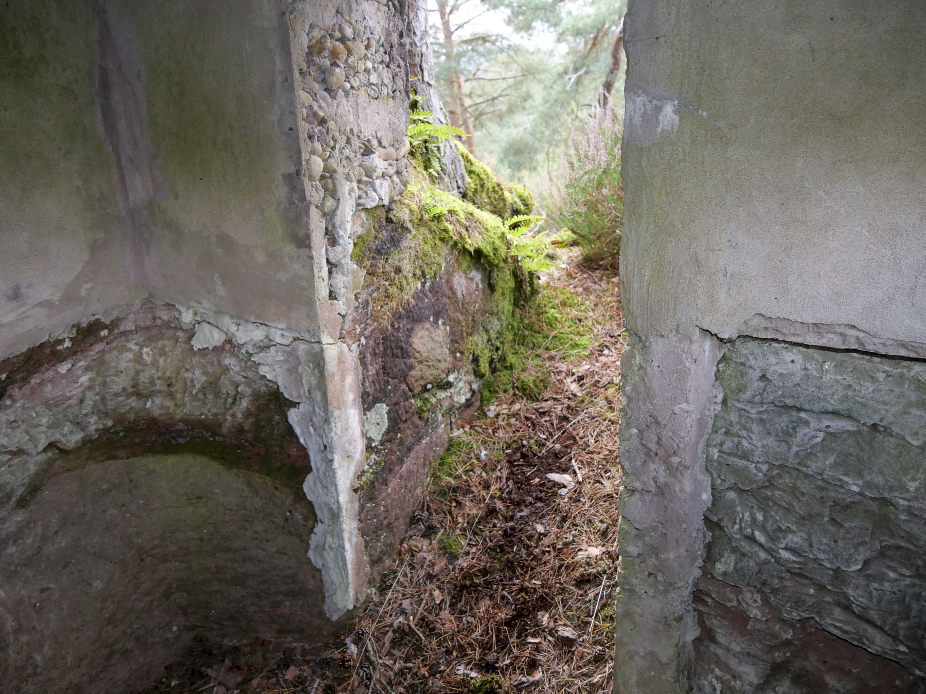 Ligne Maginot - HOHENFELS - (Observatoire d'infanterie) - L'entrée vue intérieure
Notez le creusement de la roche