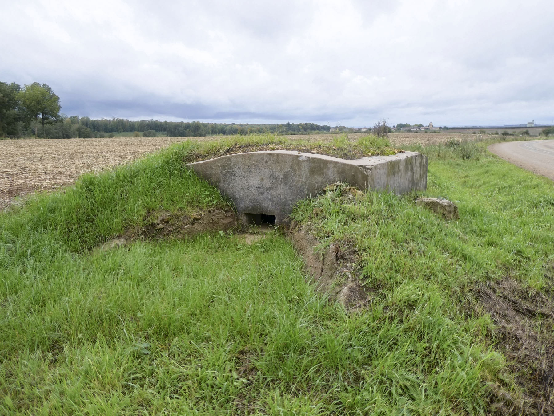 Ligne Maginot - DB18-D - FOND TOURNA - (Blockhaus pour arme infanterie) - Créneau orienté vers le barrage de route.